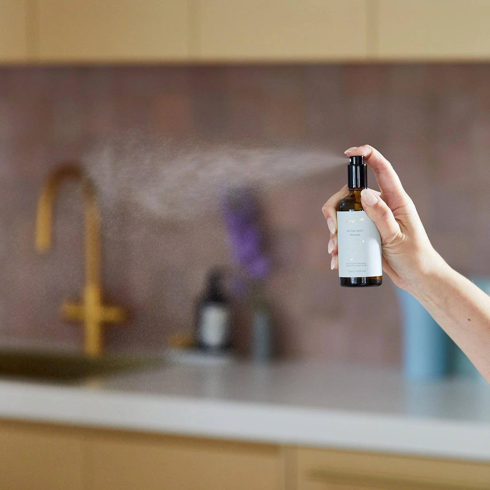 Room Mist - Refresh Pink Grapefruit, Rosemary, Peppermint, &amp; Lemon Myrtle