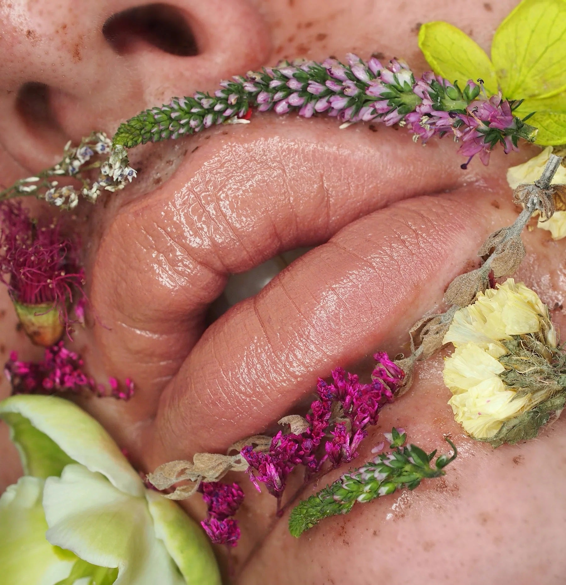 Satin Lipstick - HONEY